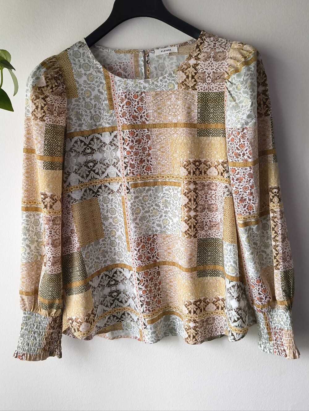 Pleione Patchwork Floral Smocked Cuff Long Sleeve Blouse Top Sz Large Boho Chic